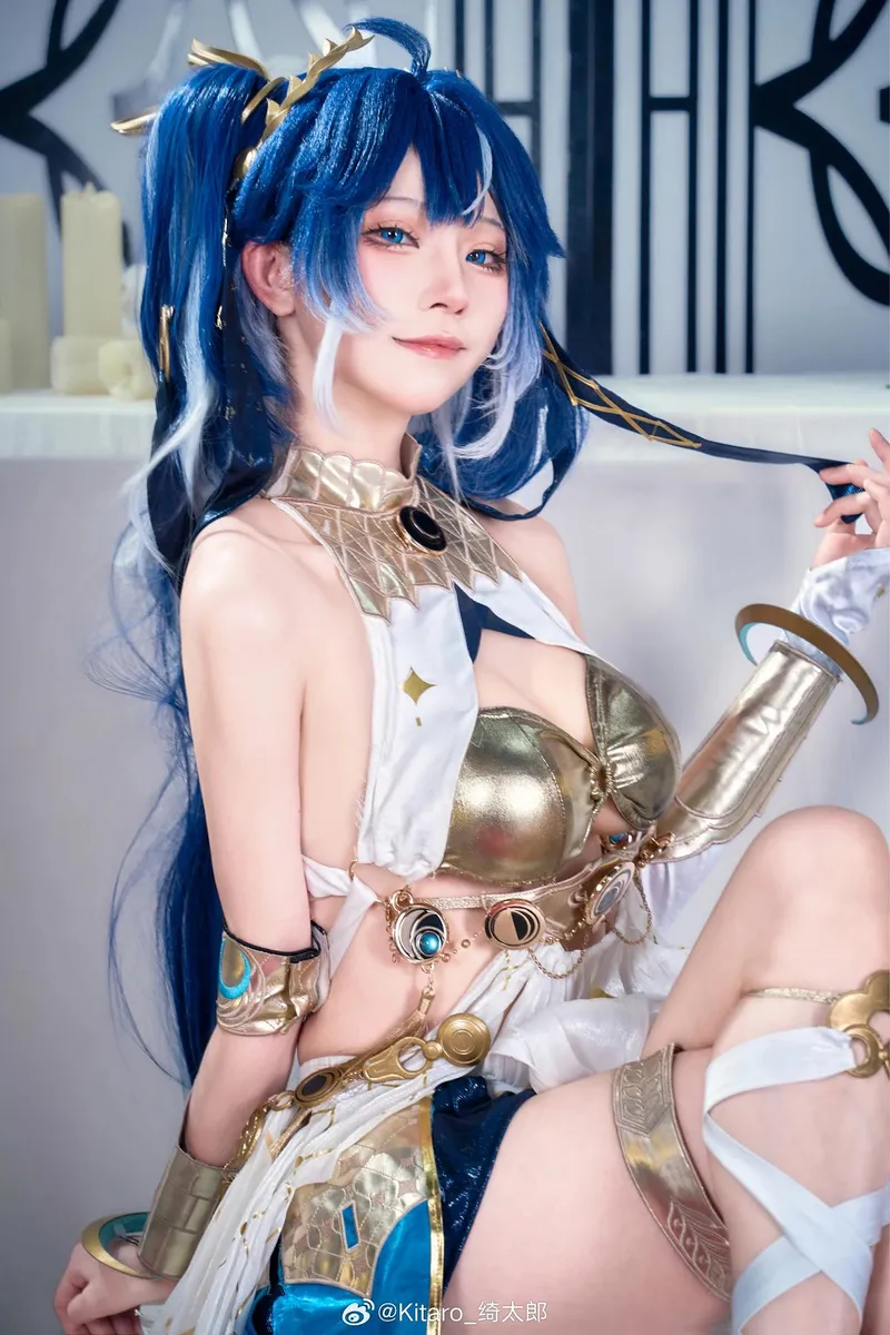 《鸣潮》尤诺Cosplay展示