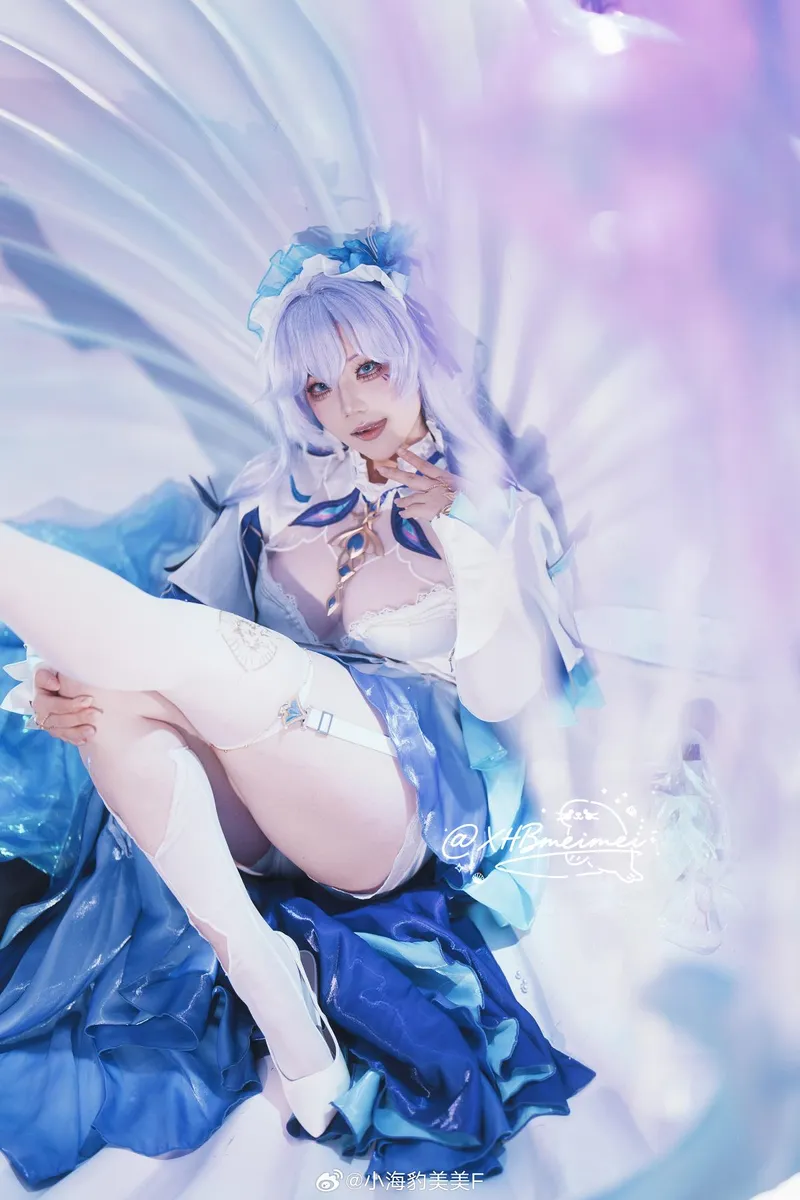 《鸣潮》坎特蕾拉cosplay展示