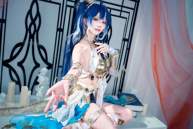 《鸣潮》尤诺Cosplay展示