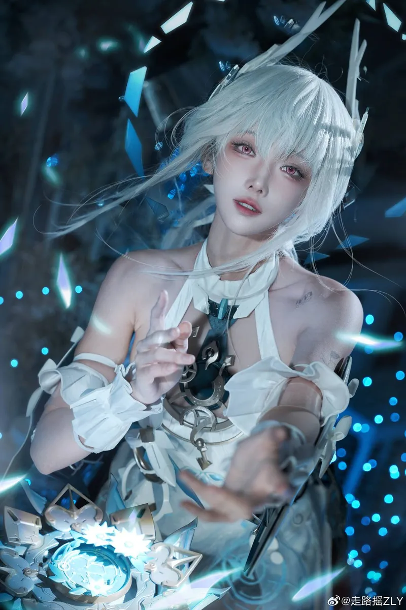 《战双帕弥什》丽芙Cosplay展示