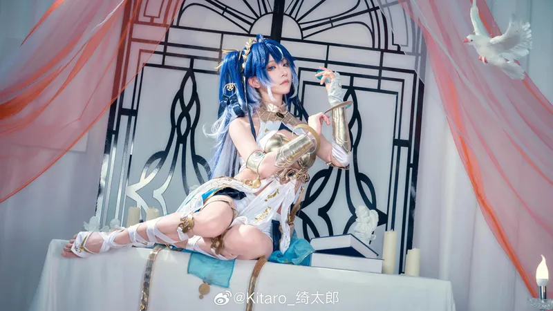 《鸣潮》尤诺Cosplay展示