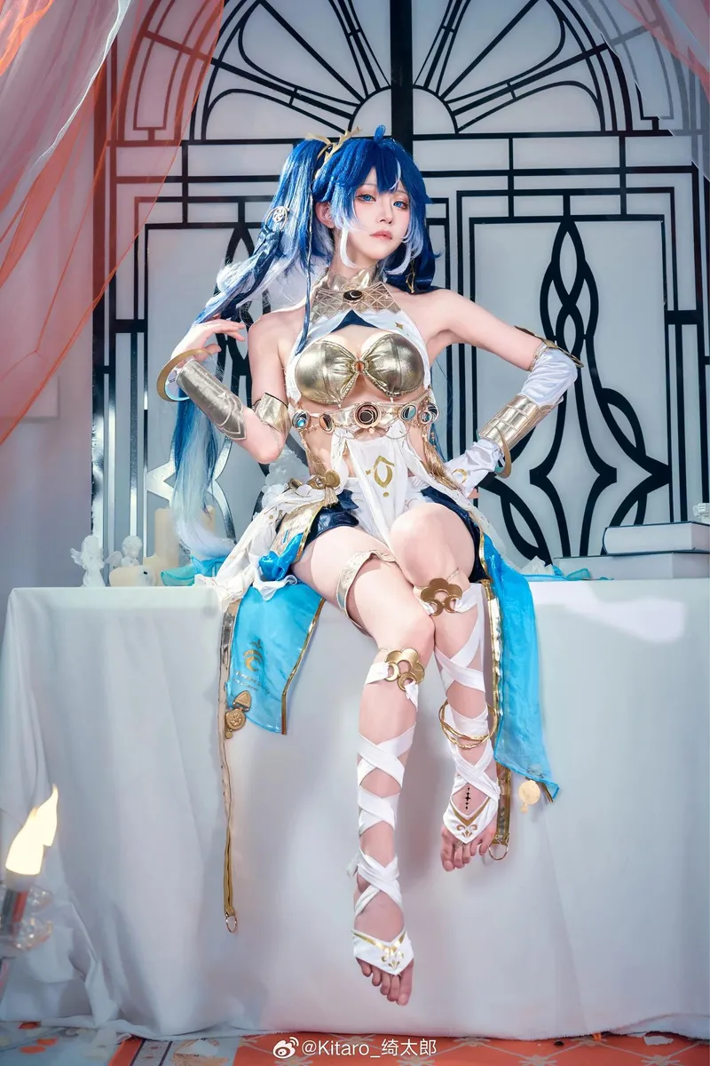 《鸣潮》尤诺Cosplay展示