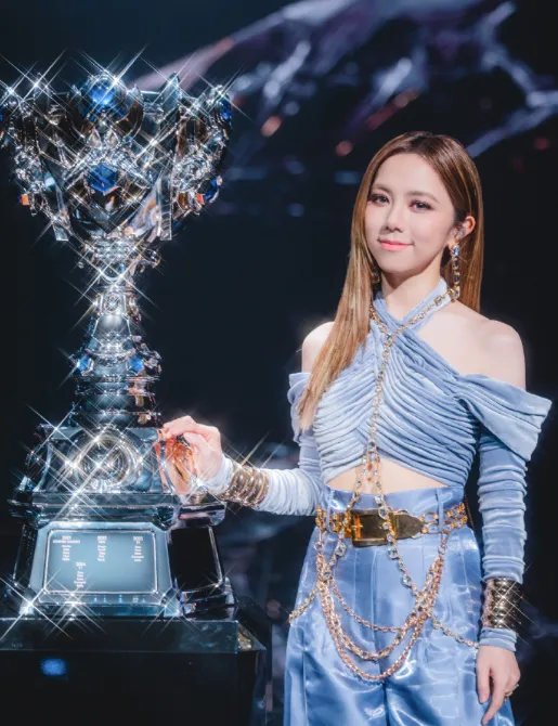 《英雄联盟》S15决赛邓紫棋回应