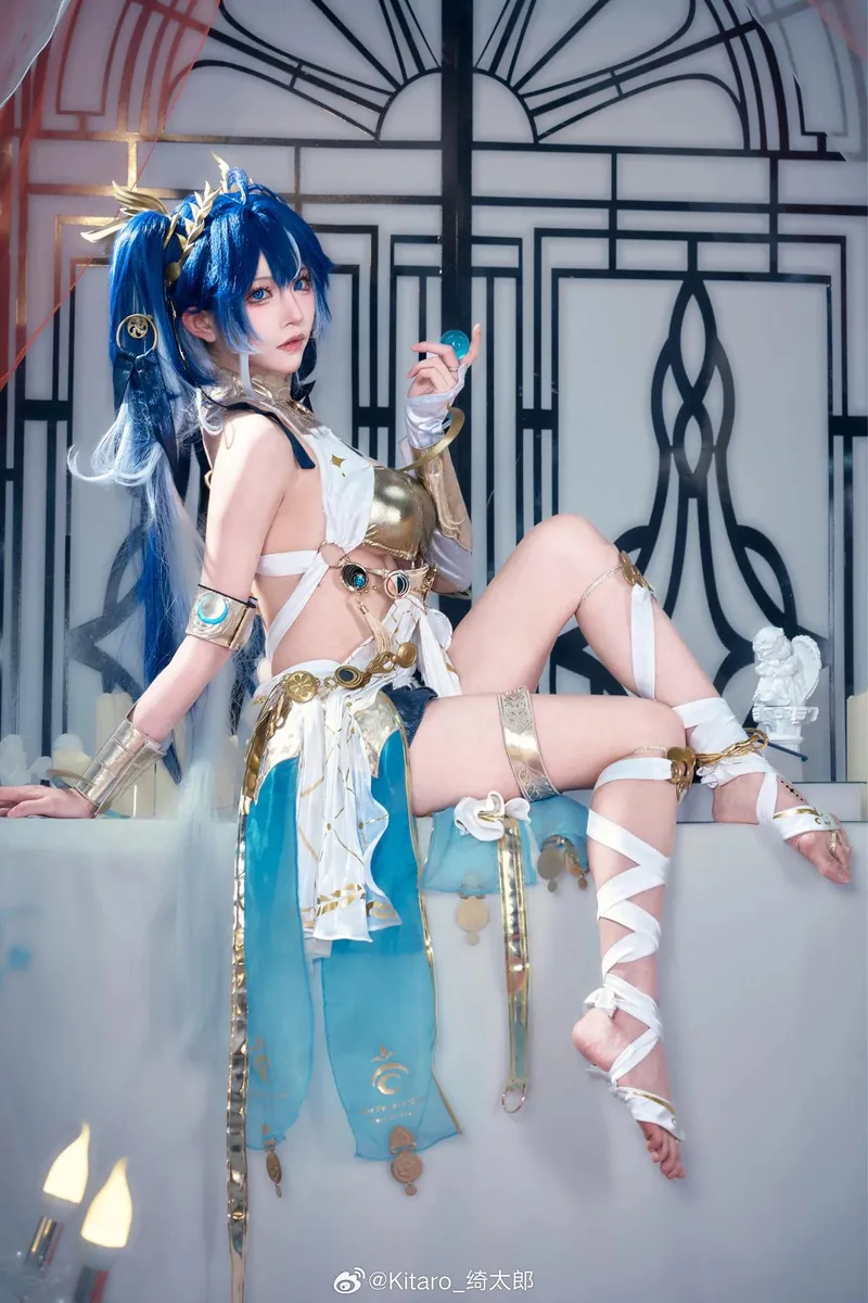 《鸣潮》尤诺Cosplay展示