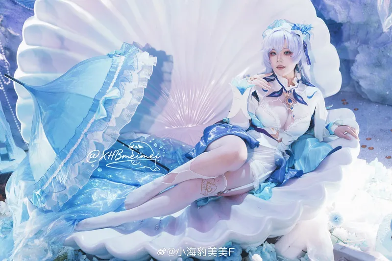 《鸣潮》坎特蕾拉cosplay展示