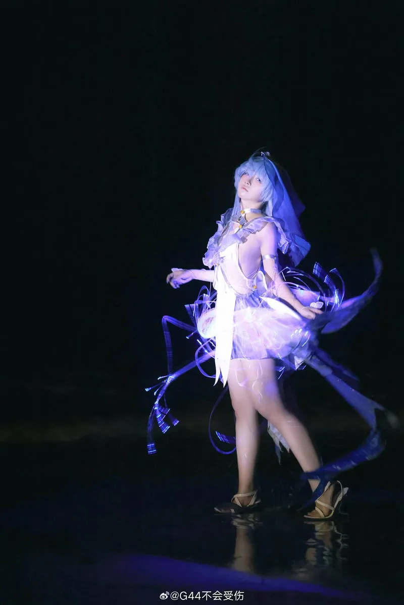 《鸣潮》守岸人Cosplay展示