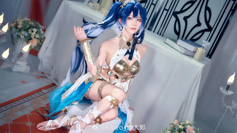 《鸣潮》尤诺Cosplay展示