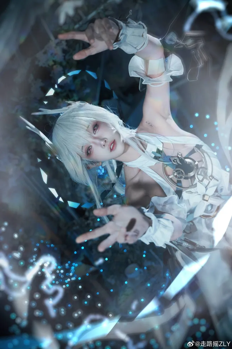 《战双帕弥什》丽芙Cosplay展示