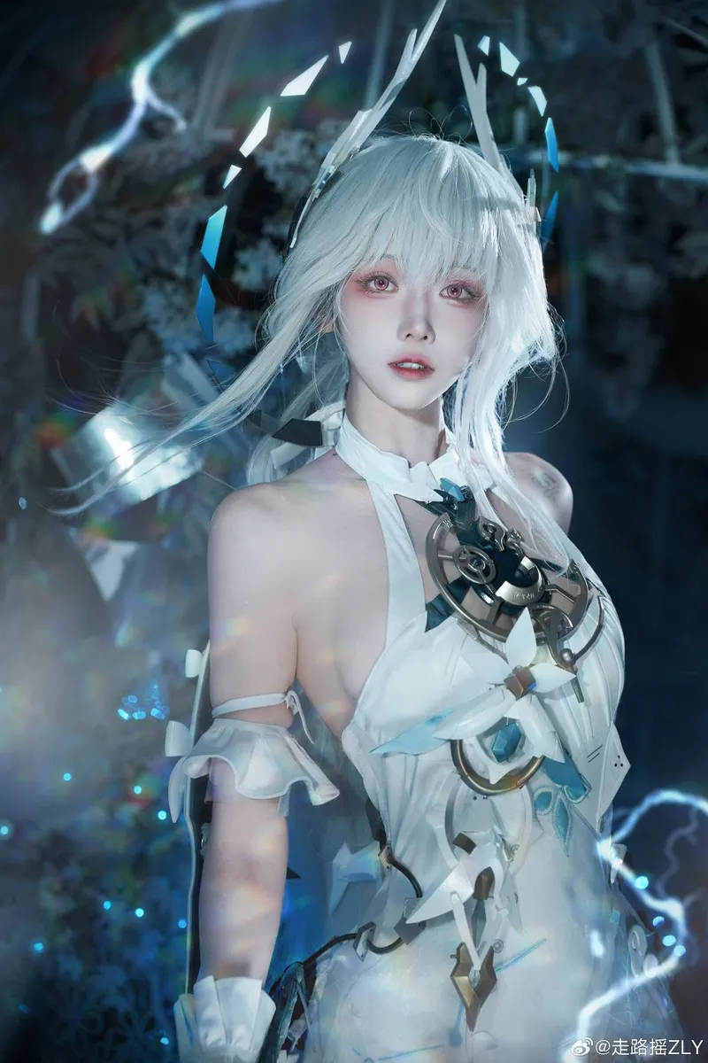 《战双帕弥什》丽芙Cosplay展示