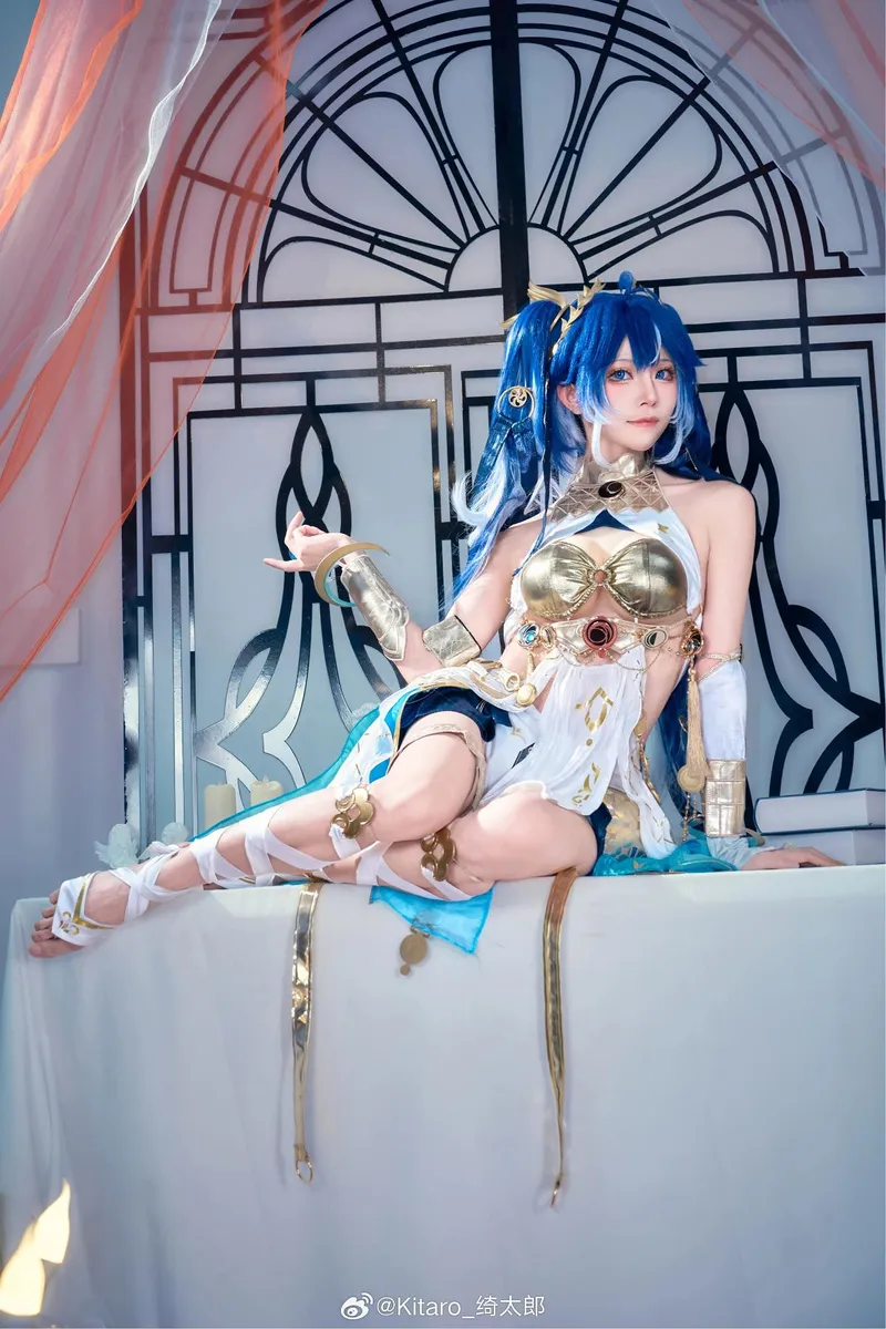 《鸣潮》尤诺Cosplay展示