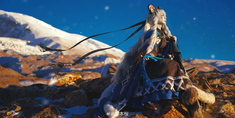 《明日方舟》圣聆初雪cosplay展示