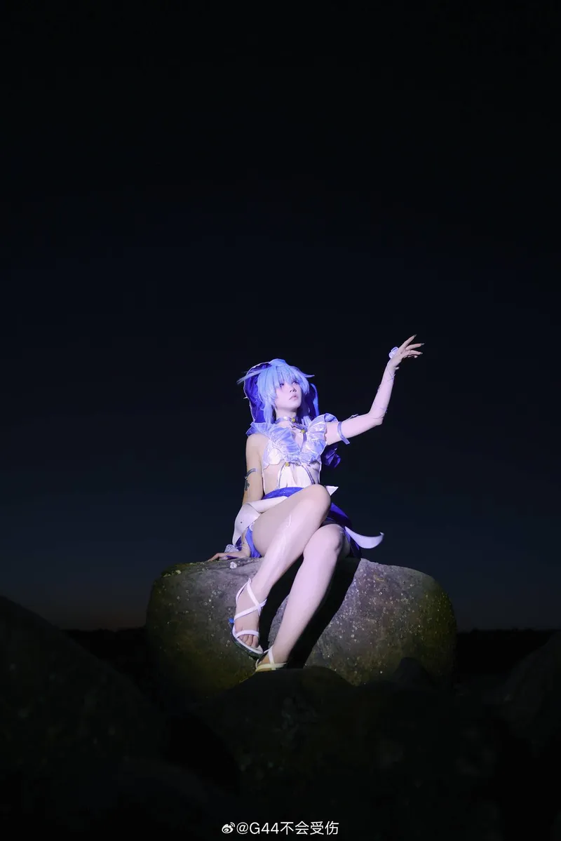 《鸣潮》守岸人Cosplay展示