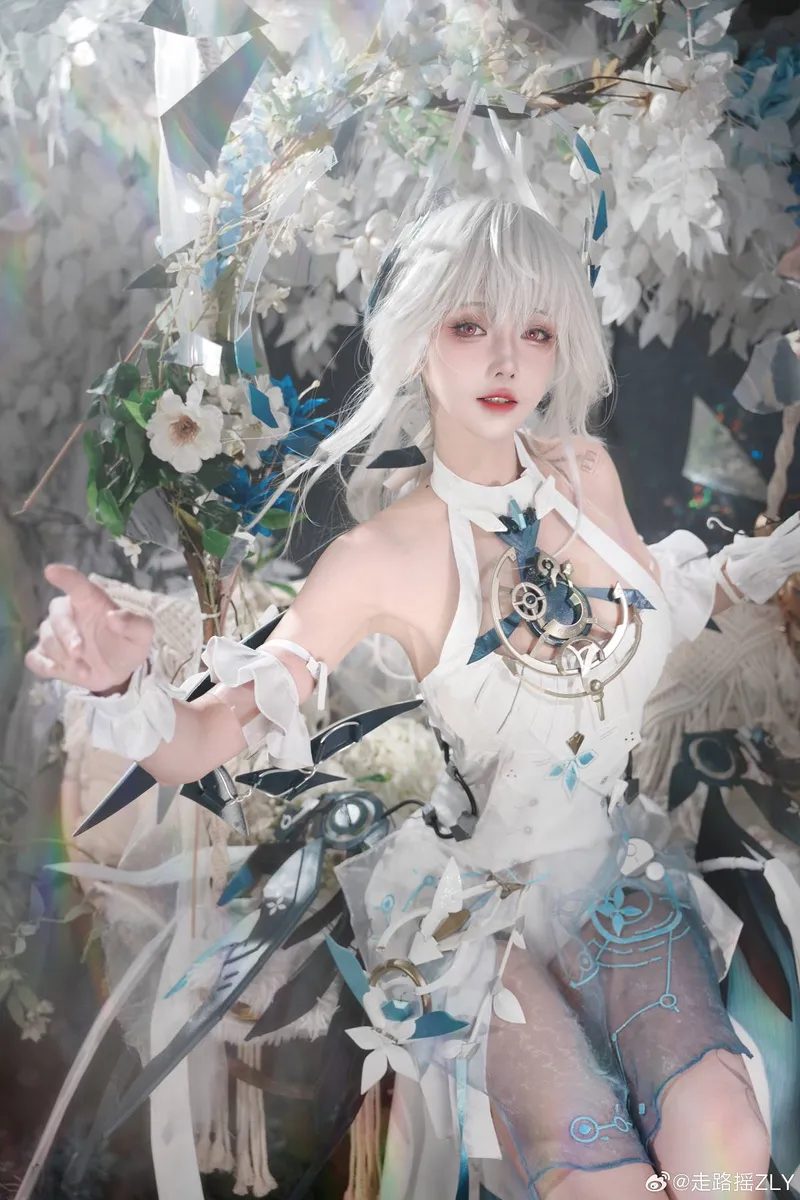 《战双帕弥什》丽芙Cosplay展示