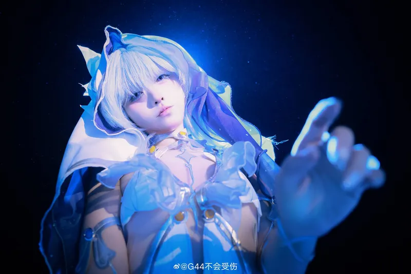 《鸣潮》守岸人Cosplay展示