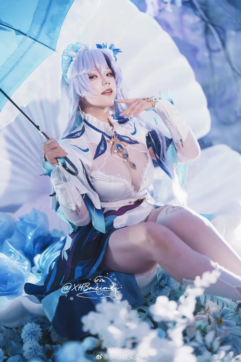 《鸣潮》坎特蕾拉cosplay展示