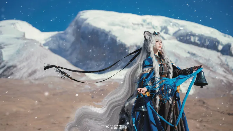 《明日方舟》圣聆初雪cosplay展示