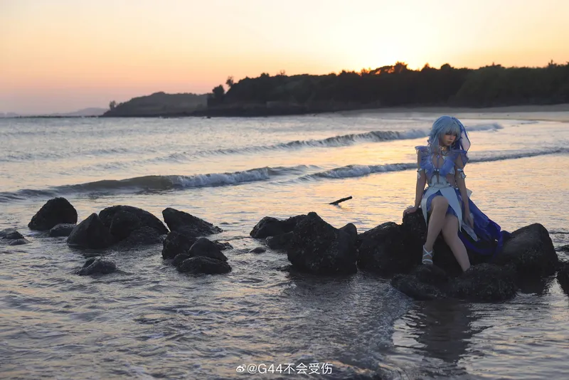 《鸣潮》守岸人Cosplay展示