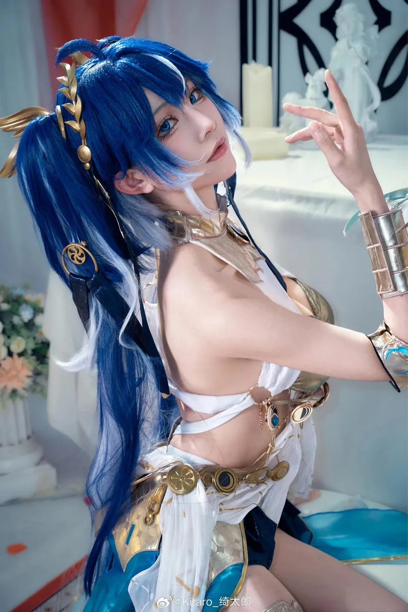 《鸣潮》尤诺Cosplay展示