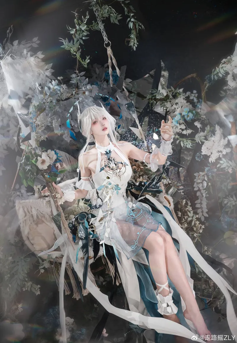 《战双帕弥什》丽芙Cosplay展示