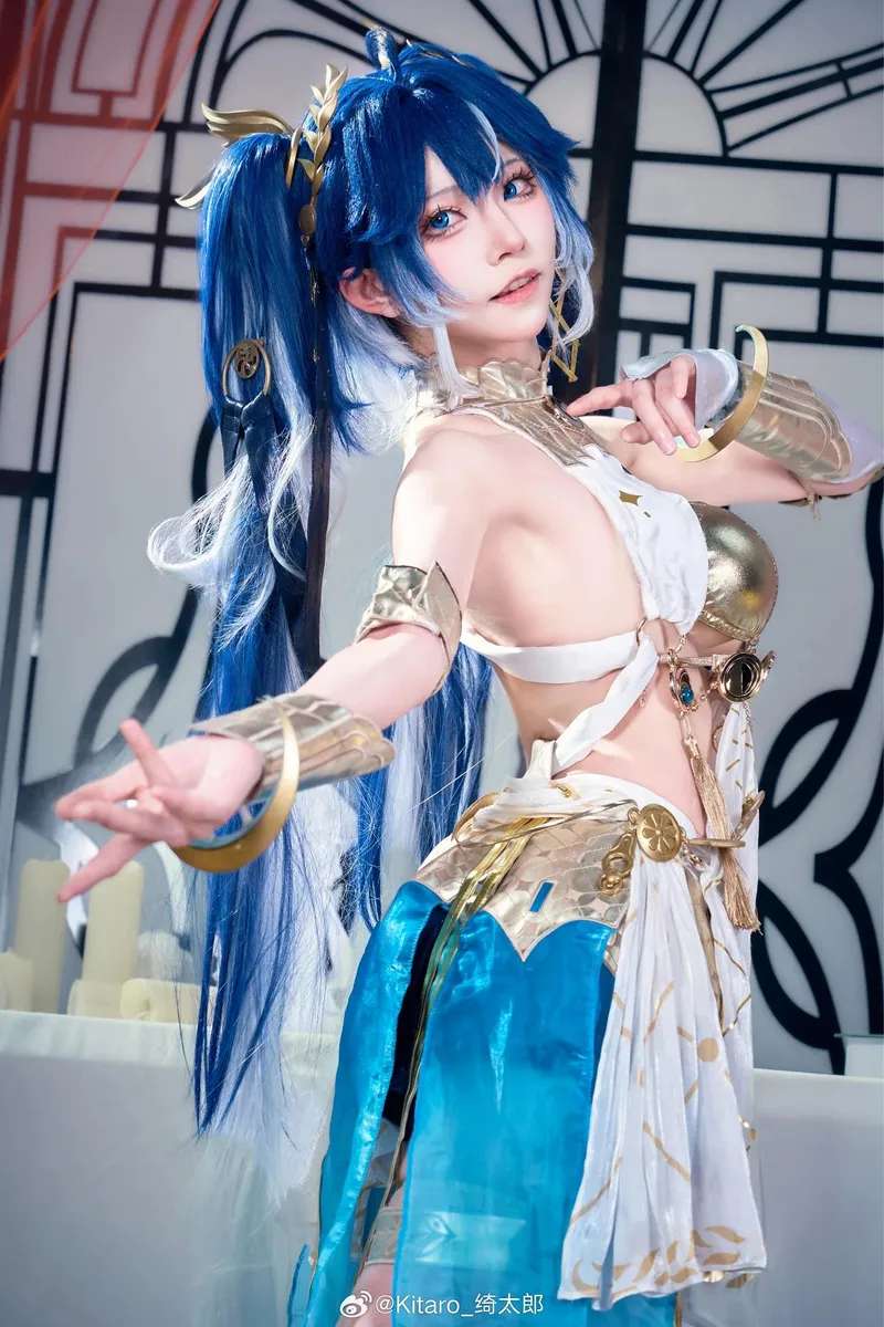 《鸣潮》尤诺Cosplay展示