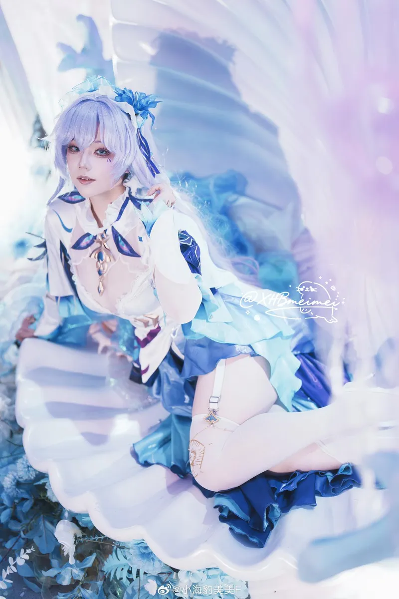 《鸣潮》坎特蕾拉cosplay展示