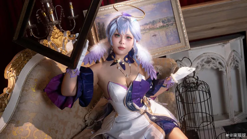 《崩坏星穹铁道》知更鸟Cosplay展示