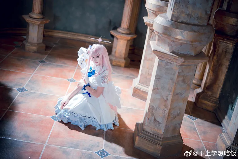 《蔚蓝档案》圣园未花cosplay展示