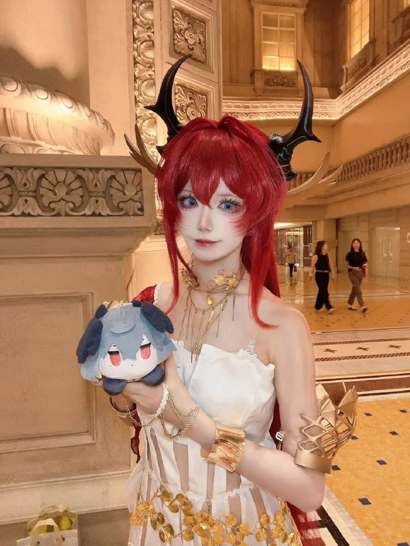 《明日方舟》史尔特尔cosplay展示