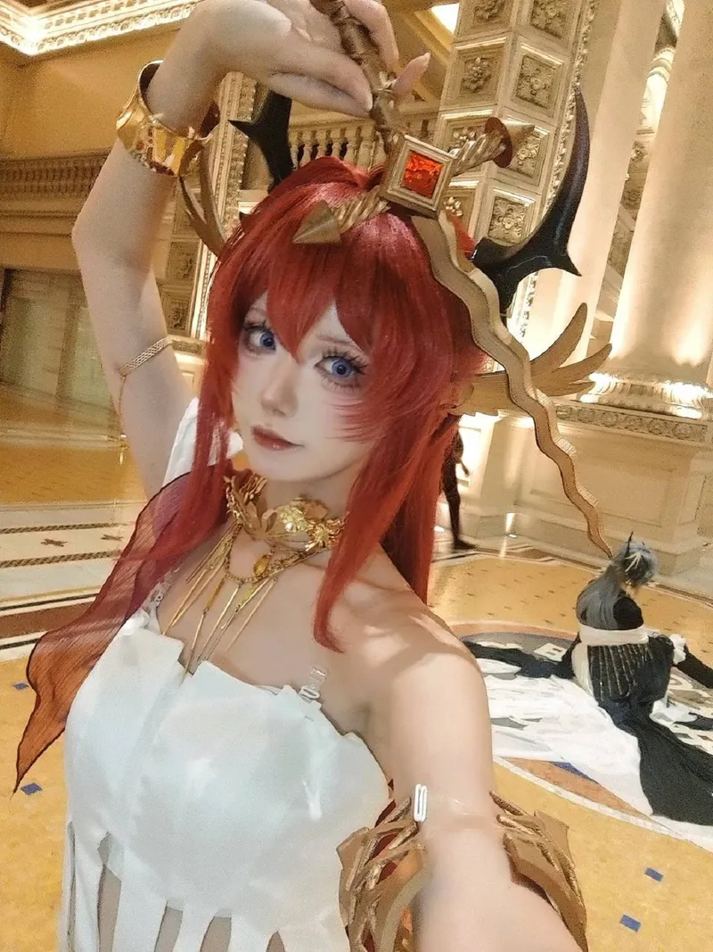 《明日方舟》史尔特尔cosplay展示