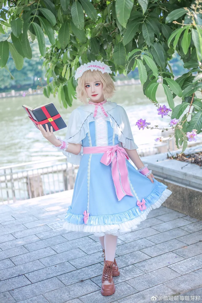 《东方Project》爱丽丝Cosplay展示