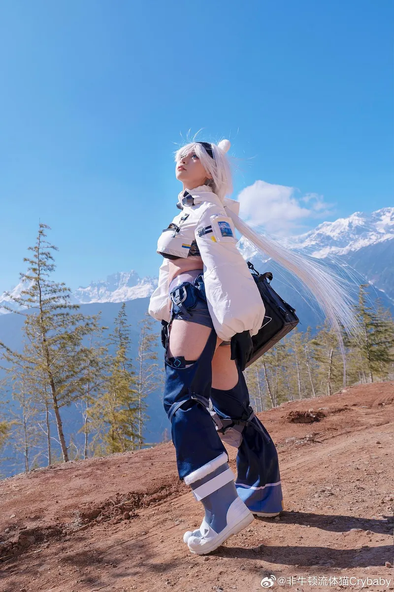 《明日方舟》极光Cosplay展示