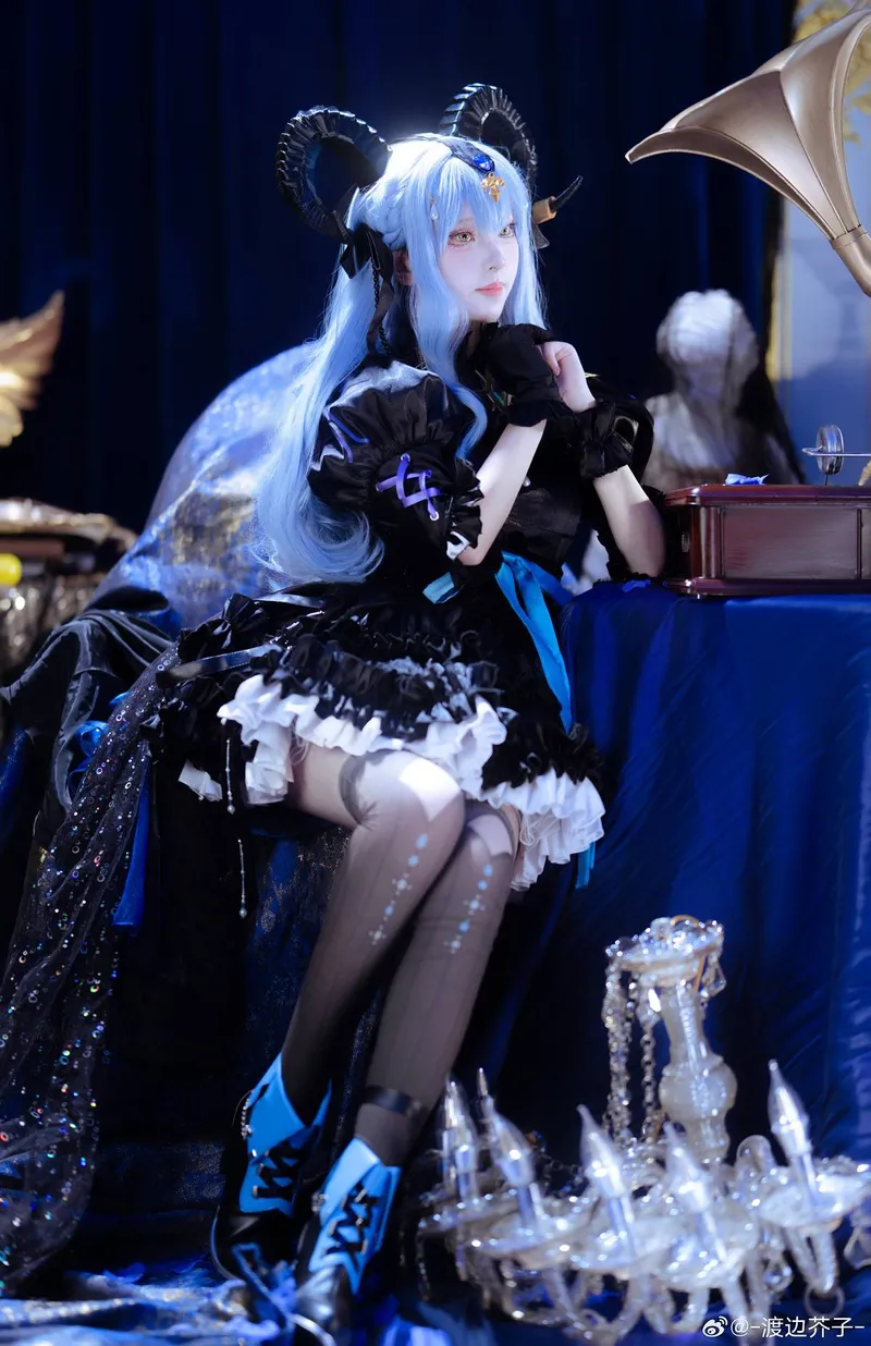 《明日方舟》丰川祥子cosplay妆造与灯光氛围展示