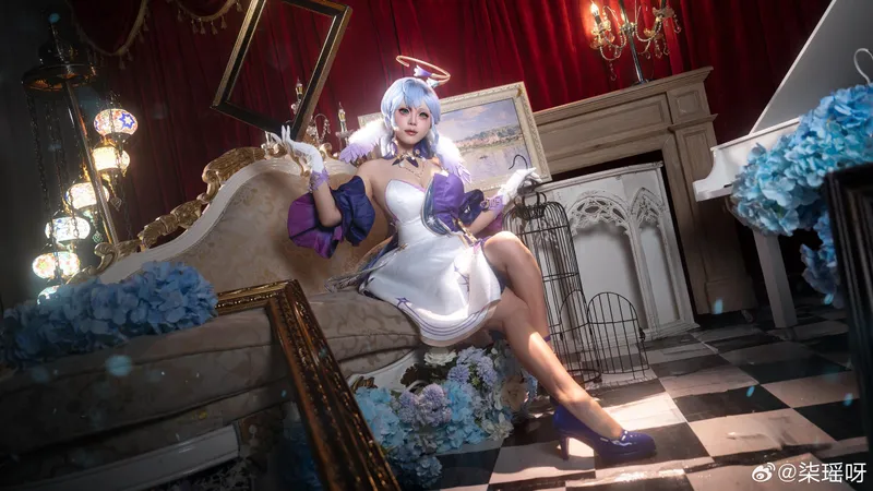 《崩坏星穹铁道》知更鸟Cosplay展示