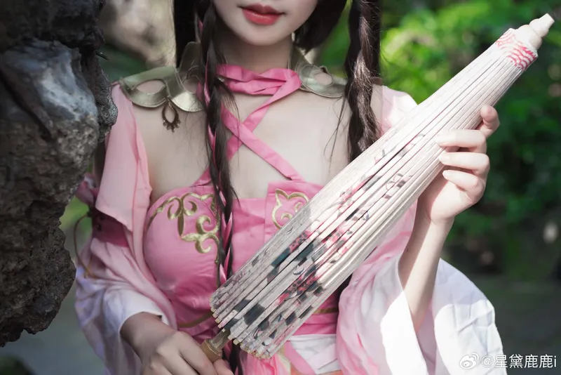 《剑网3》秀萝Cosplay展示