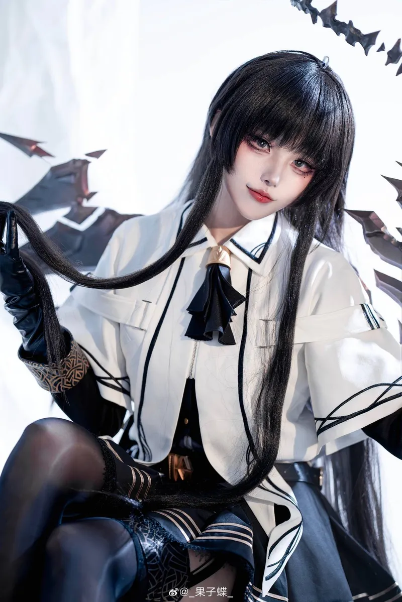 《明日方舟》阿尔图罗cosplay展示