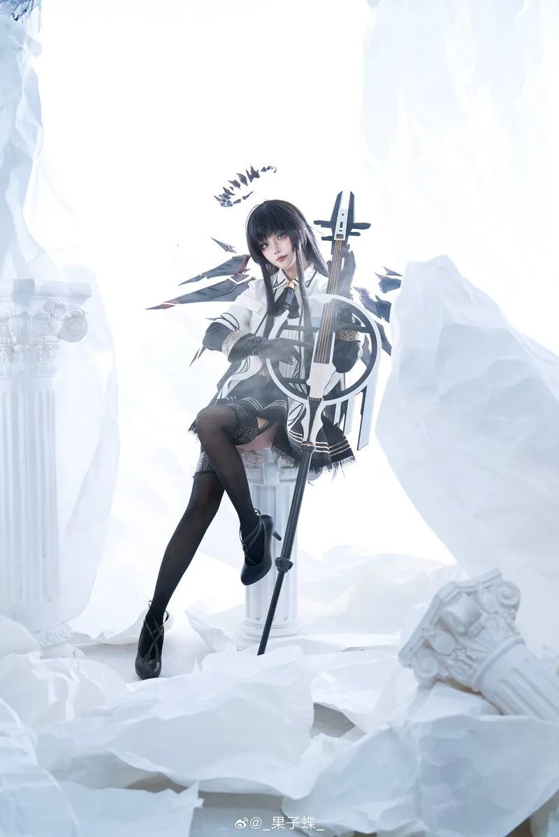 《明日方舟》阿尔图罗cosplay展示