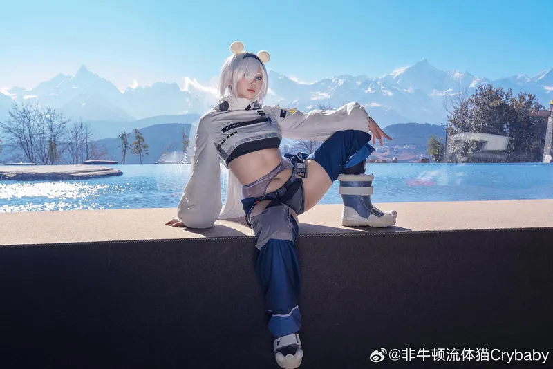 《明日方舟》极光Cosplay展示