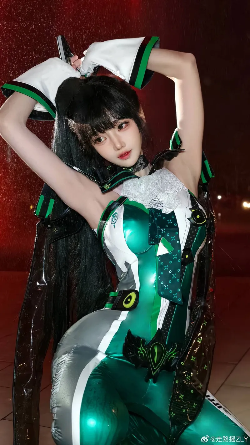 剑星伊芙cosplay-完美复刻极致体态