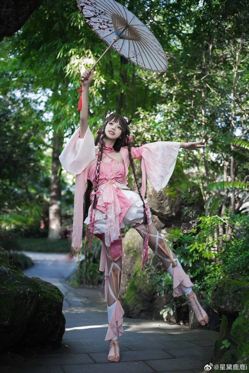 《剑网3》秀萝Cosplay展示