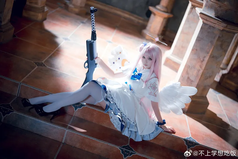 《蔚蓝档案》圣园未花cosplay展示