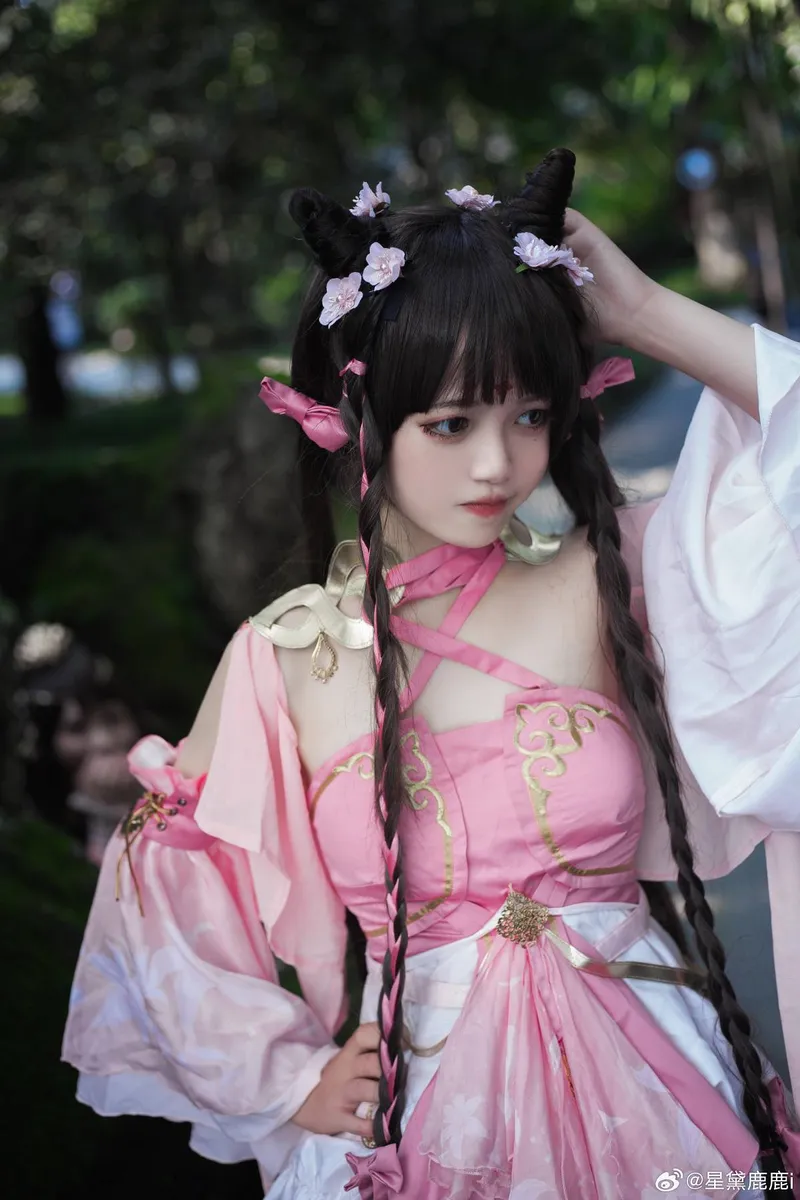 《剑网3》秀萝Cosplay展示