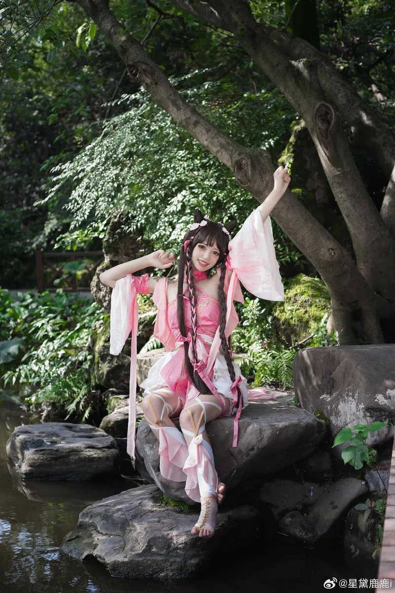 《剑网3》秀萝Cosplay展示