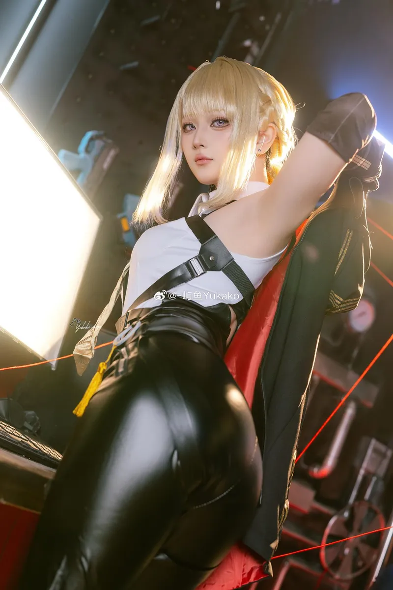 《绝区零》伊芙琳Cosplay展示