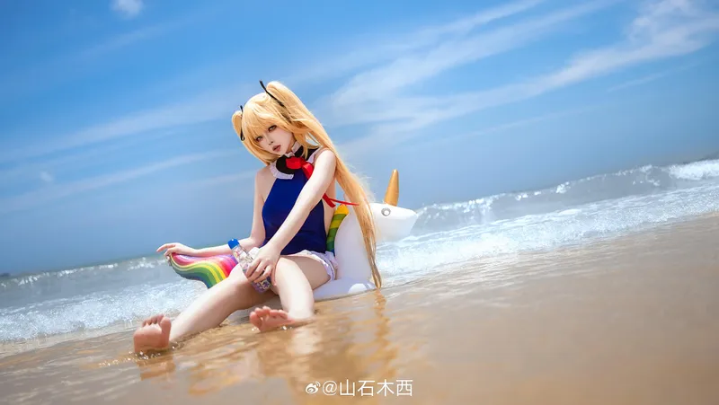 《碧蓝航线》玛莉萝丝Cosplay展示