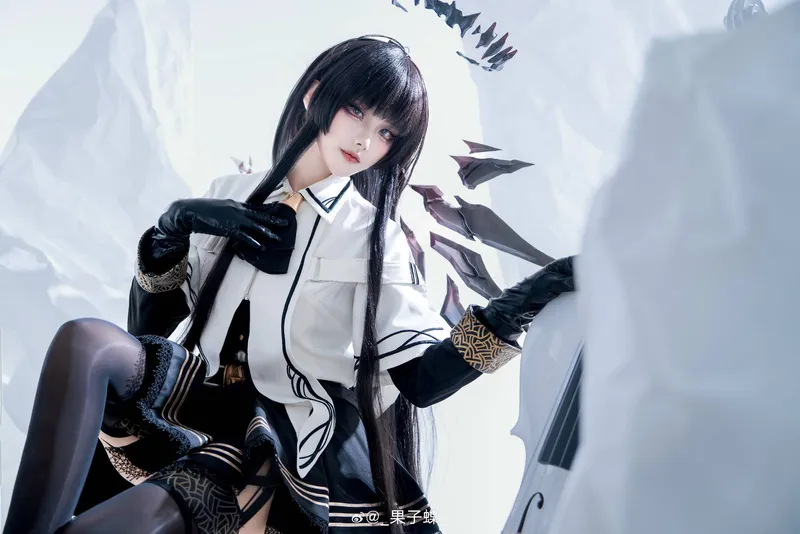 《明日方舟》阿尔图罗cosplay展示