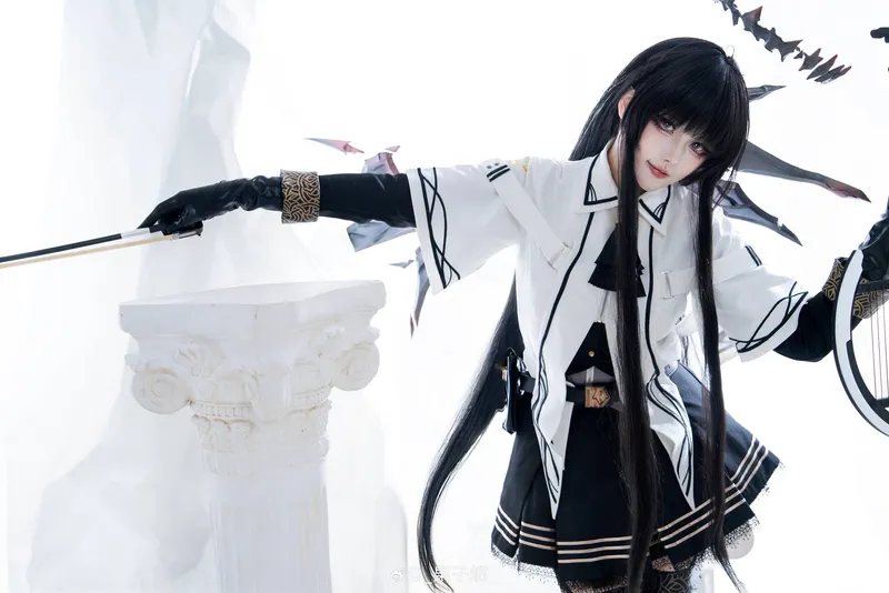 《明日方舟》阿尔图罗cosplay展示