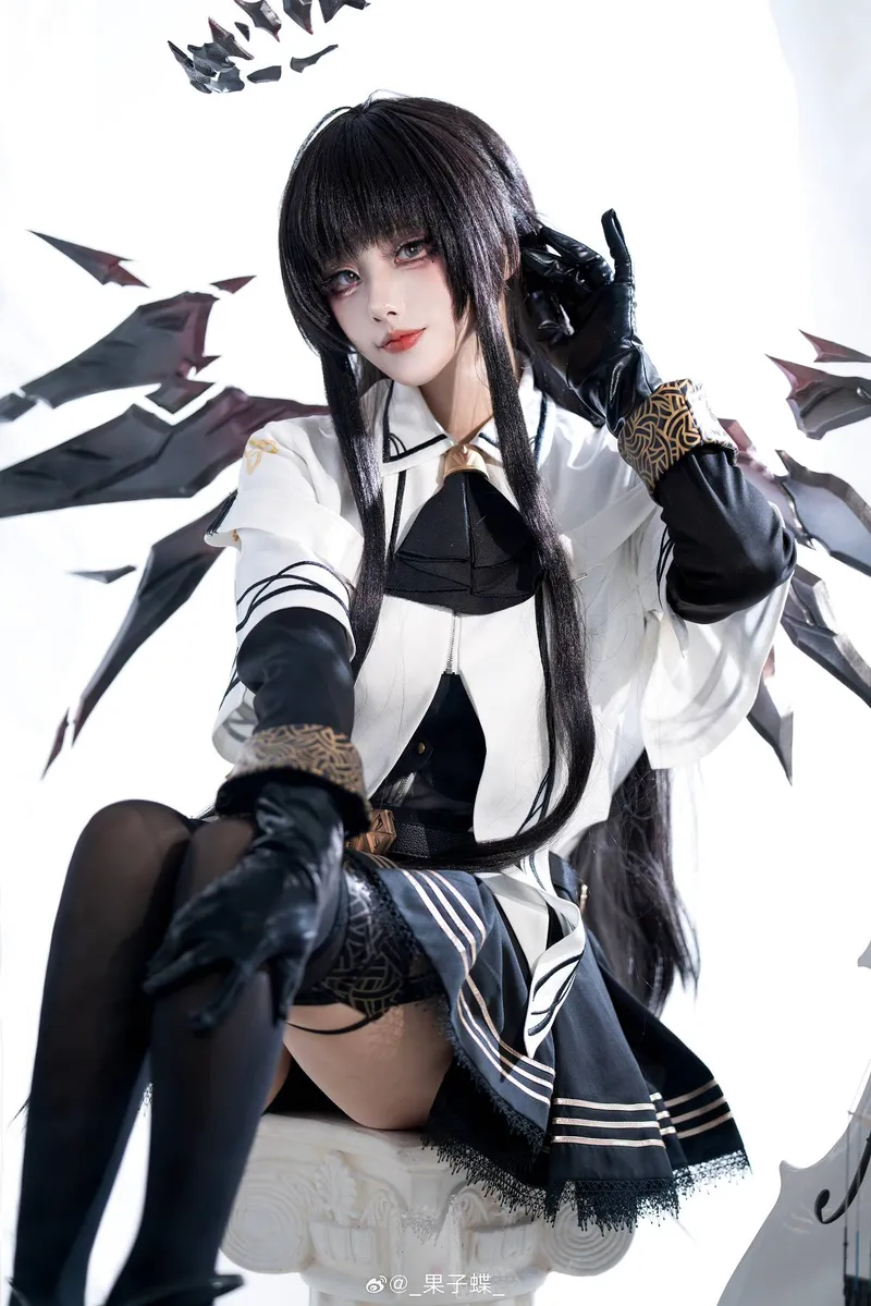 《明日方舟》阿尔图罗cosplay展示