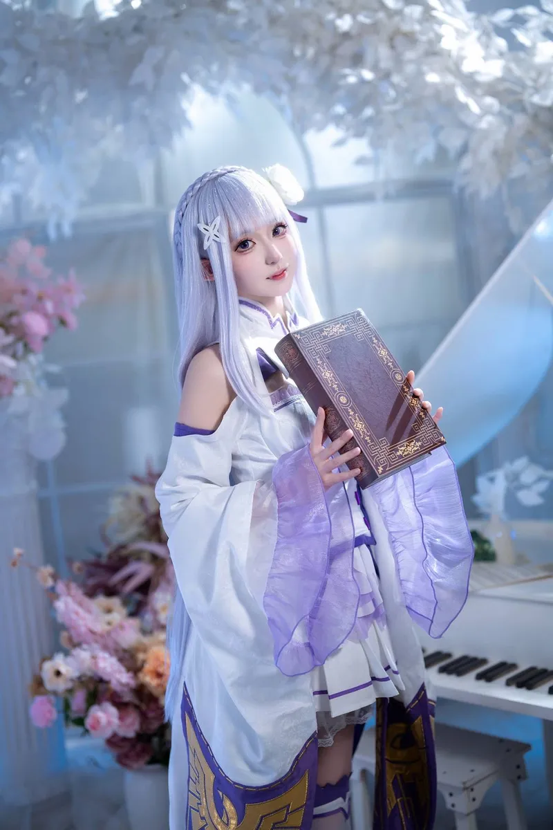 《Re:从零开始的异世界生活》爱蜜莉雅Cosplay展示