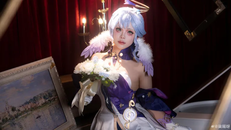 《崩坏星穹铁道》知更鸟Cosplay展示