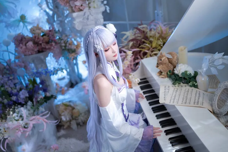 《Re:从零开始的异世界生活》爱蜜莉雅Cosplay展示